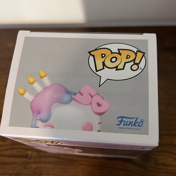 Funko Pop Hello Kitty 50th Anniversary LE - Picture 4 of 5